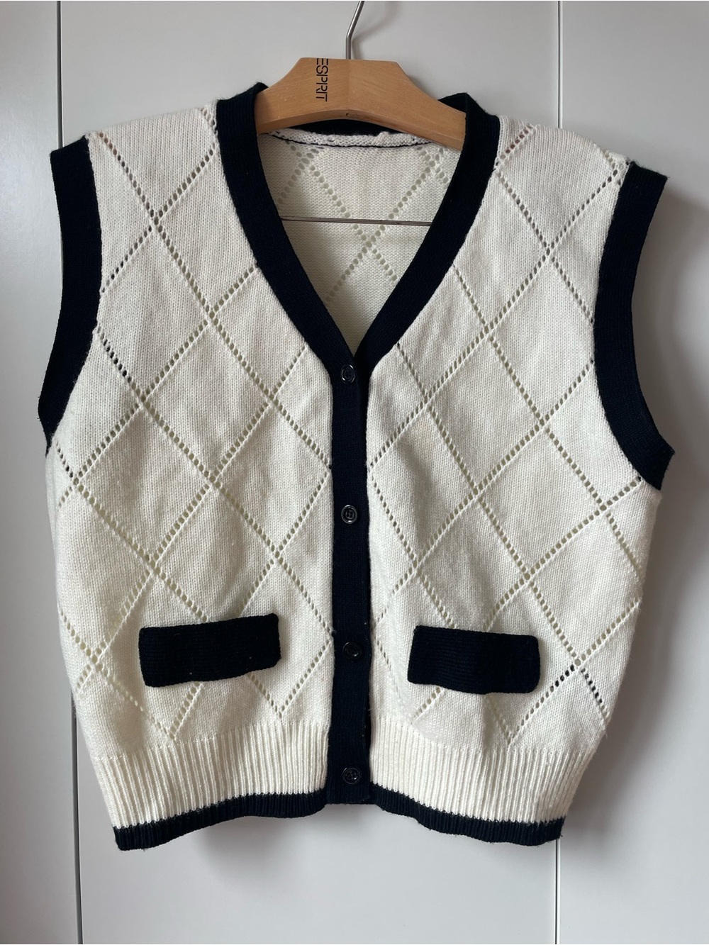 Classic Diamond-Knit Sleeveless Cardigan Vest